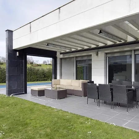 Villa Iraule Basque
